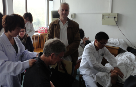 Heiko Lade and members of the delegation at the Shandong Provincial Hospital of Chinese Medicine