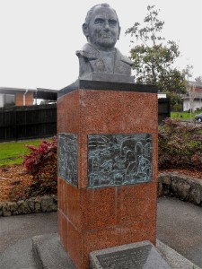 Statue of Rewi Alley, by Lu Bo, at Rewi Alley Reserve, Glenfield, Auckland