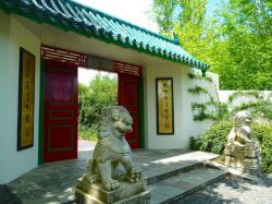 Entrance to the Chinese Scholar's Garden, with its pair of lions (on left the female, with paw on a cub, and, right, the amle with paw on the world. 