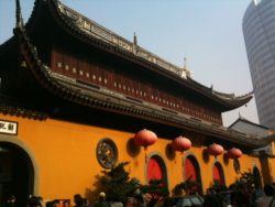 "Shanghai Jade Buddha temple outside" by Iamtherealnick - Own work. Licensed under CC BY-SA 3.0 via Wikipedia Commons