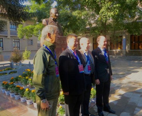 Li Jianping, retired vice director of Youxie, exec member of Gung Ho, honorary principle of SBS: Li Yuanping, little brother to Xi Jinping DB, President NZCFS and vice chair Gung Ho; Brian Hewson, counsellor NZ Embassy Beijing, in front of Rewi Alley bust outside RA Museum, Shandan