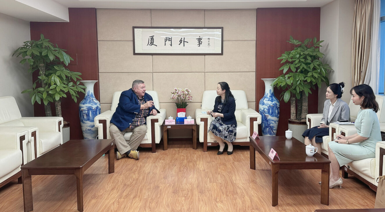 National President Chris Lipscombe meeting with Xiamen FAO Vice President Mme Lin Na