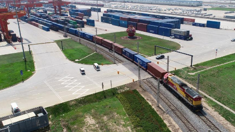 China-Europe freight trains deliver booming e-commerce trade