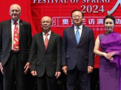 Yi Zhang, Event Organiser; Chen Shi-jie, China Consul-General in Auckland and Event Supporter; Fen Li, President of the Huaxing Arts Troupe and Event Coordinator; and Mike Dawson, President of the New Zealand China Friendship Society’s Auckland Branch