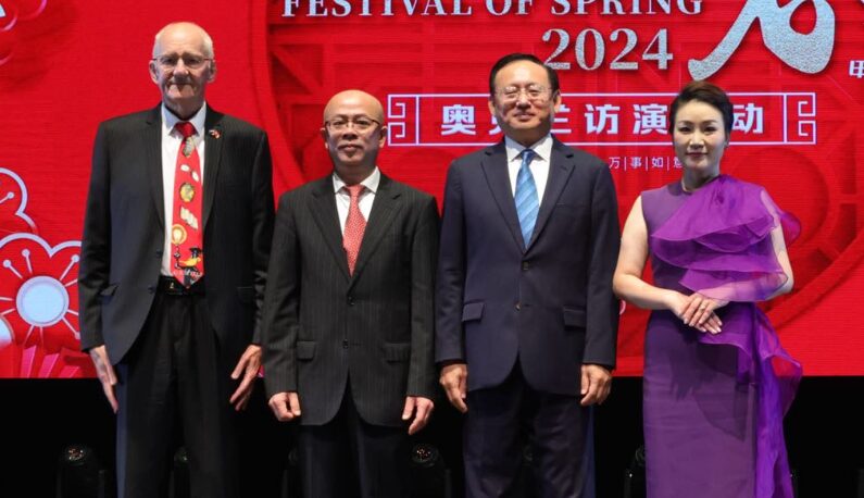 Mike Dawson, Yi Zhang, Chen Shi-jie, and Fen Li.